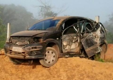 Veículo derruba três postes e deixa Iranduba sem energia elétrica